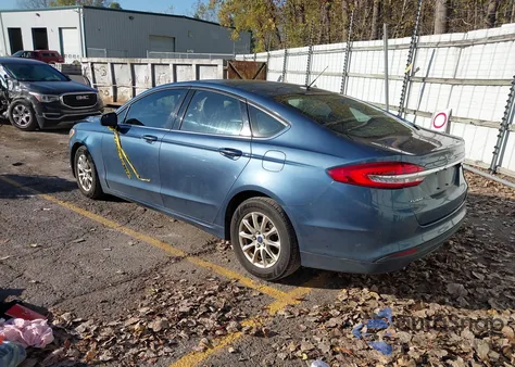 2018 Ford Fusion S z USA, uszkodzony, nr VIN 3FA6P0G73JR202041